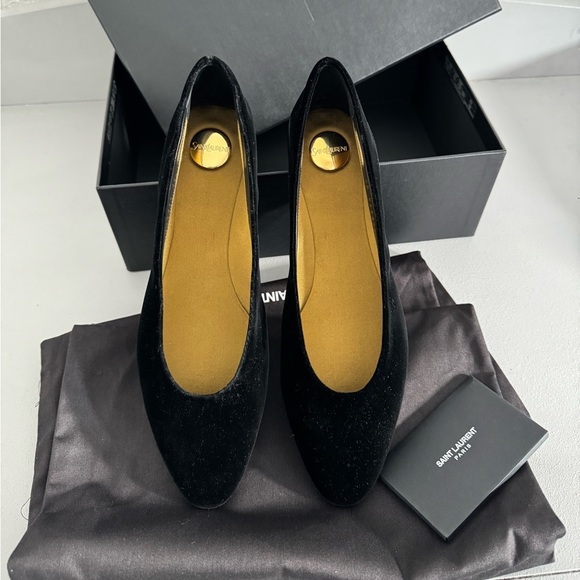 Saint Laurent Gio Classic Ballerina Flats - Picture 2 of 10